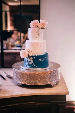 Edible flowers for cakes, charcuterie, and more 