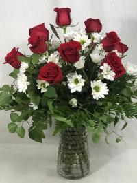 12 roses with daisies
